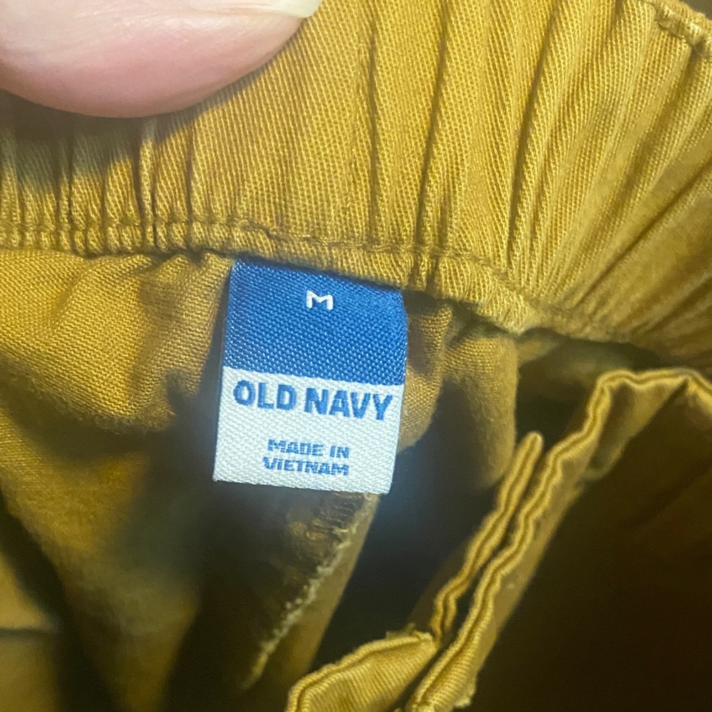 Old Navy Women's Mustard Cargo Pants - Picture 10 of 10